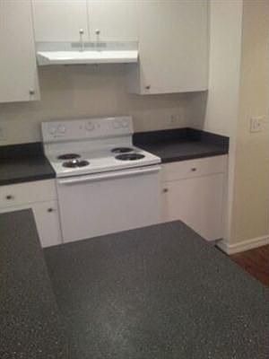 5th image of 909 Genoa Ave S