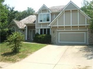 2305 NE 78th St, Gladstone, MO 64118