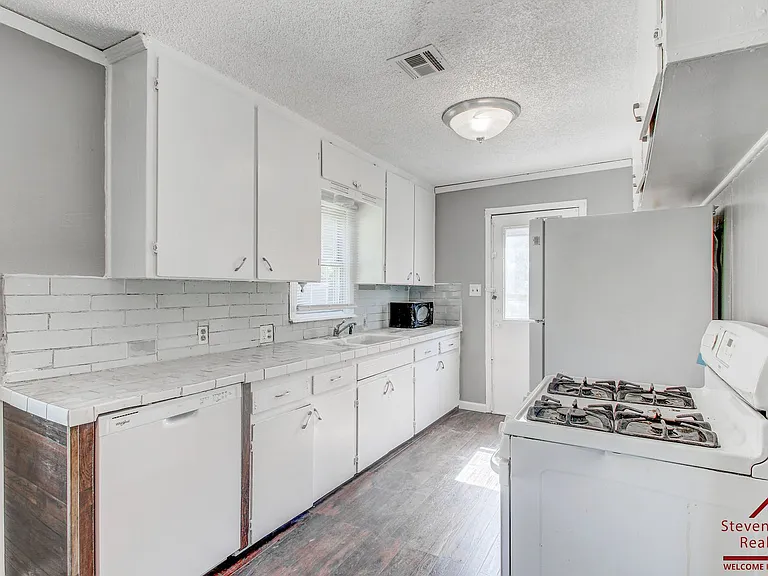 1806 NW Lincoln Ave — Photo 14