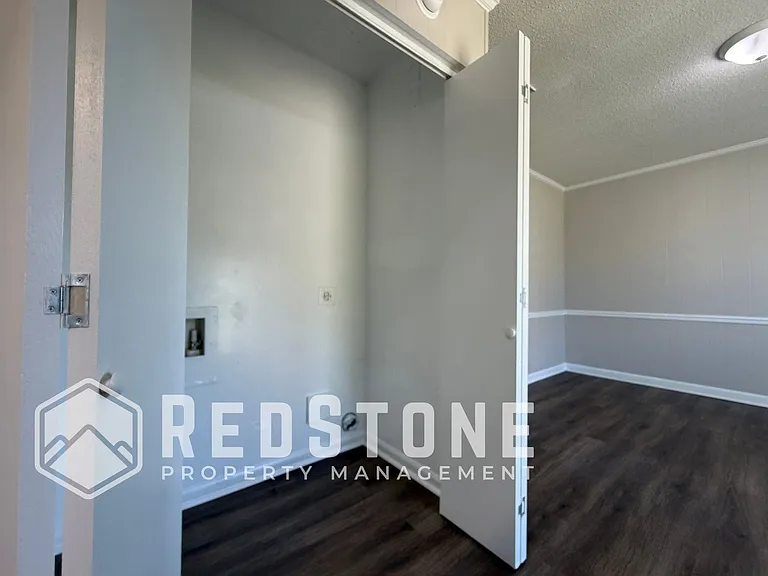 327 E Parker St #B — Photo 5