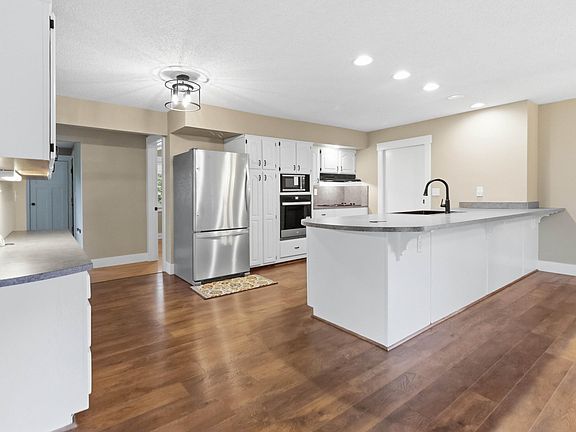 5th image of 280 Southland Dr