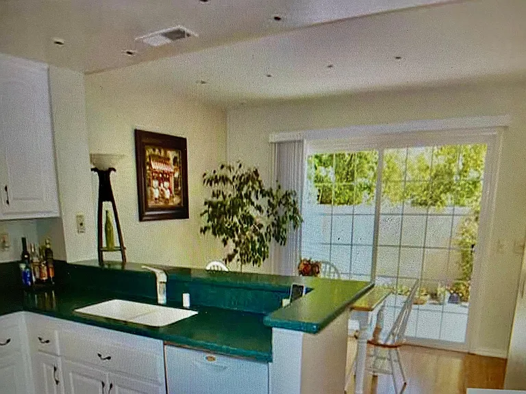 339 Stanford Ct — Photo 2