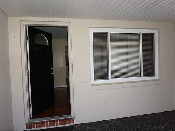 3rd image of 5011 Romilly Dr E