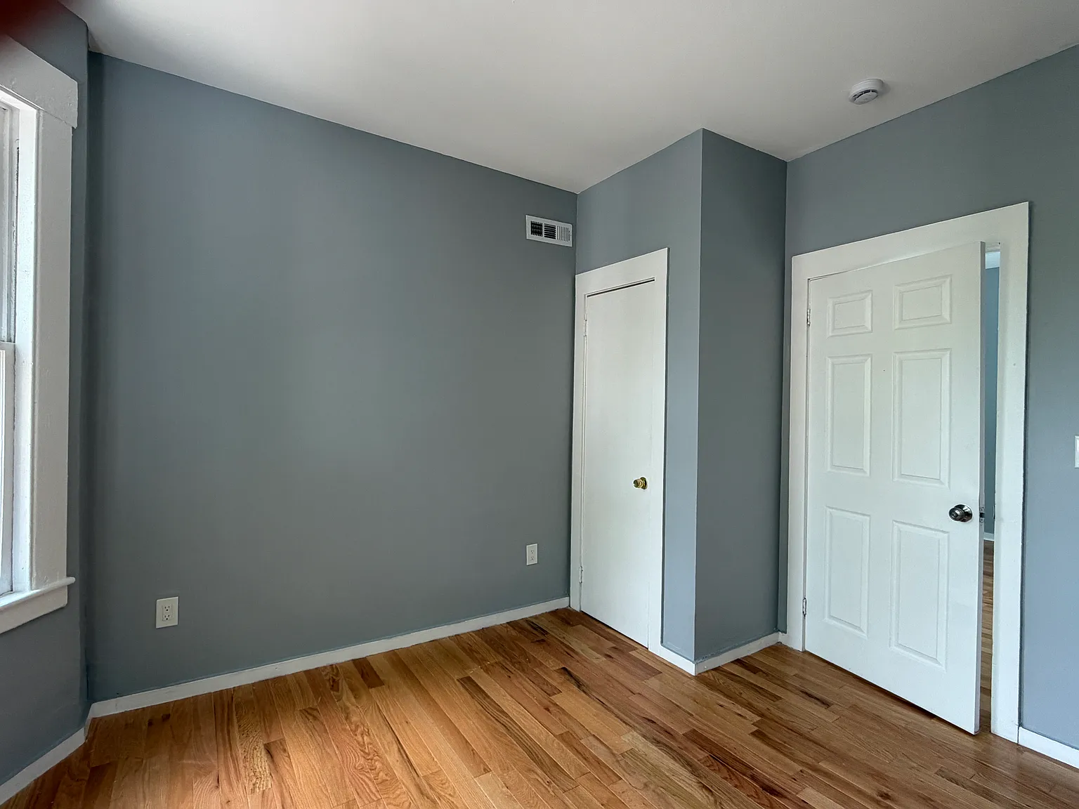 3 bed, 1000 sqft, $1,900 — Photo 4