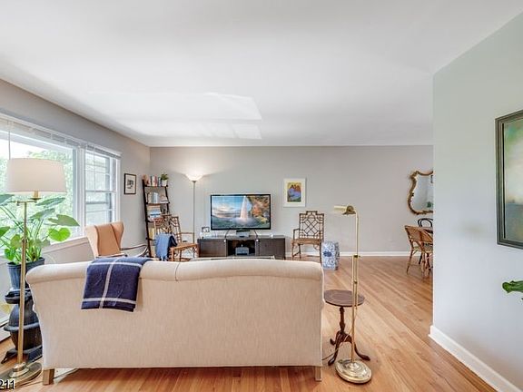 4th image of 61 5th St #1
