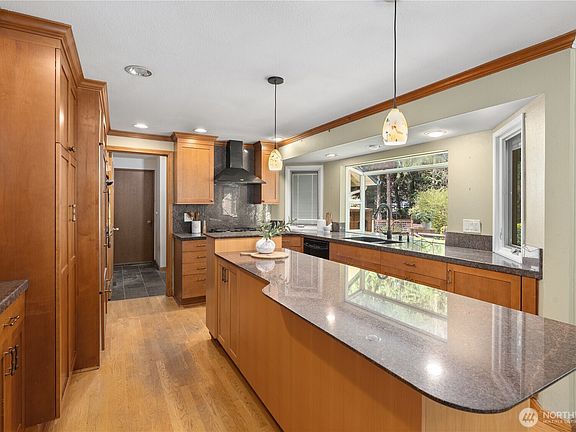 5th image of 15340 185th Avenue NE