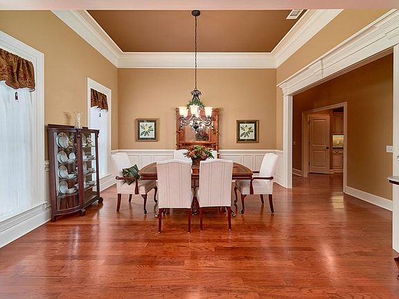 5th image of 4504 Greenway Dr