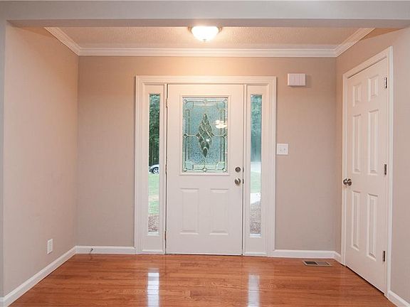 2nd image of 5989 River Oaks Dr