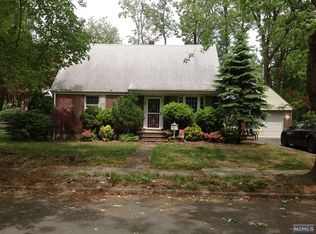367 Rose Pl, New Milford, NJ 07646