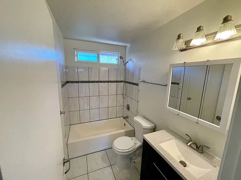 2424 Kenton Ct #C — Photo 8