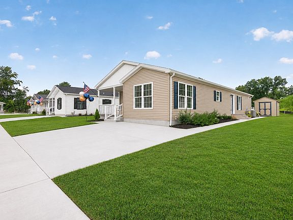 Exterior Image-2-Ritz-Craft 33C Cinnamon Woods