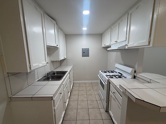 5th image of 1941 Magnolia Ave APT 12
