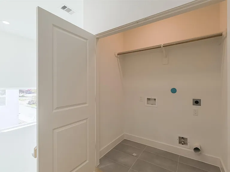 8315 Brecha Ln — Photo 32