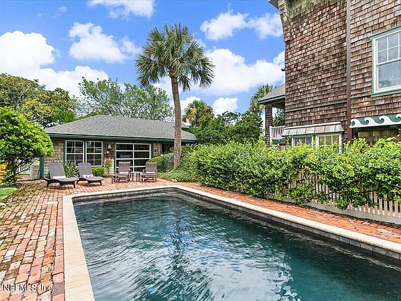 5th image of 1296 BEACH Avenue