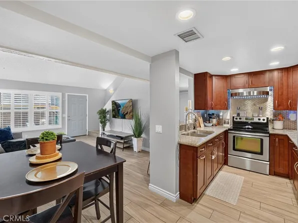 435 W 9th St Unit B3, Upland, CA 91786