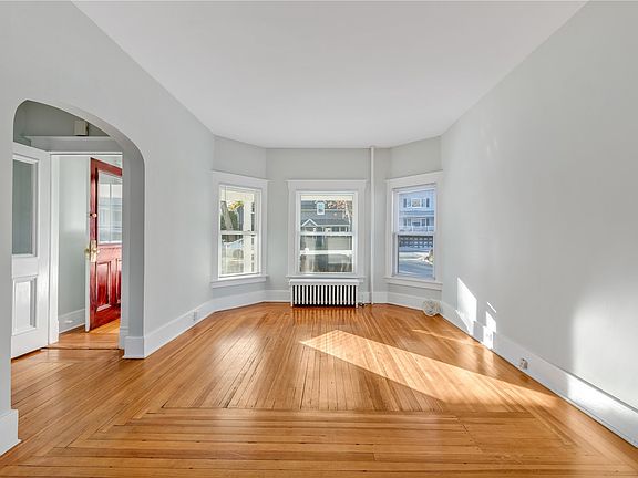 3rd image of 114 Ivy St