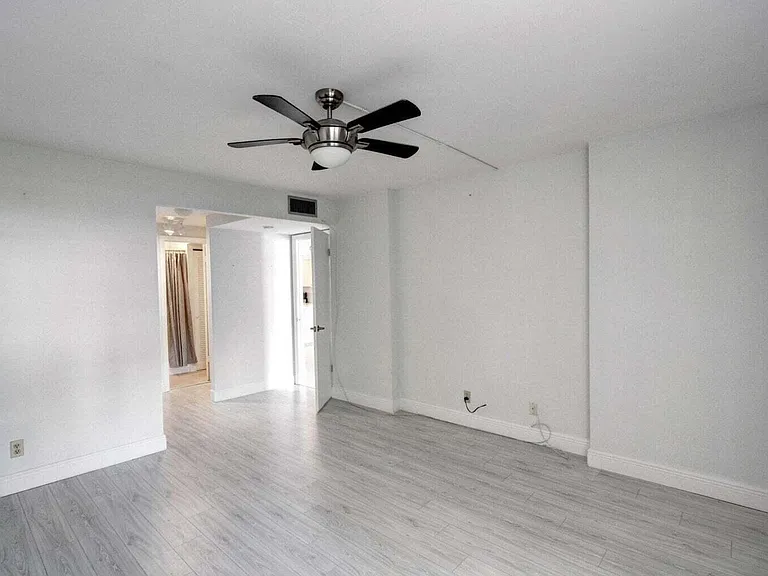 11 Royal Palm Way #1040 — Photo 9