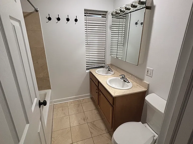 3400 N Janssen Ave #G — Photo 10