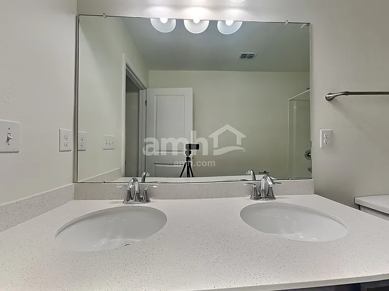 1017 Walden Pond Dr — Photo 20