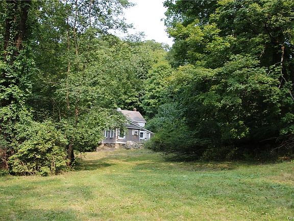 3rd image of 999 Haverstraw Rd