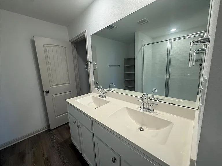 235 Sweetwater Creek Ln — Photo 10