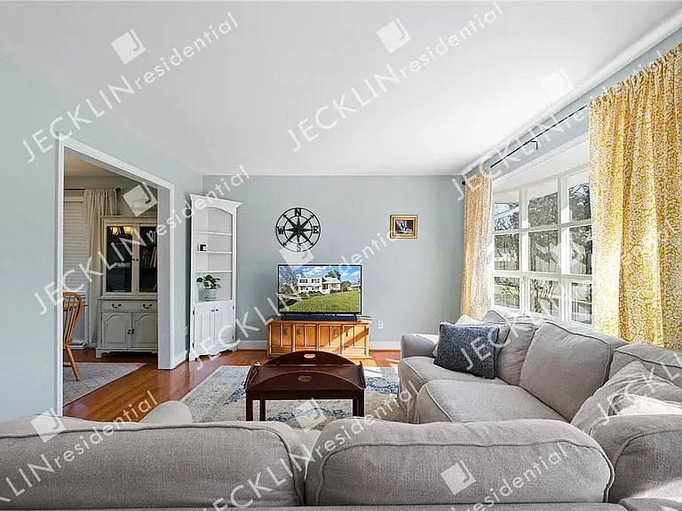 8406 Freestone Ave — Photo 3