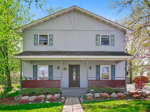 662 S Lakeview Dr, Lowell, IN 46356