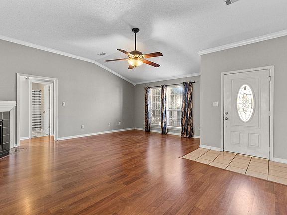 4th image of 3200 Meadowlake Dr