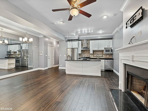 4th image of 845 W Montrose Ave #1W