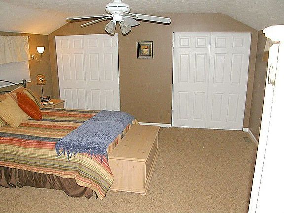 Master - his & her closets