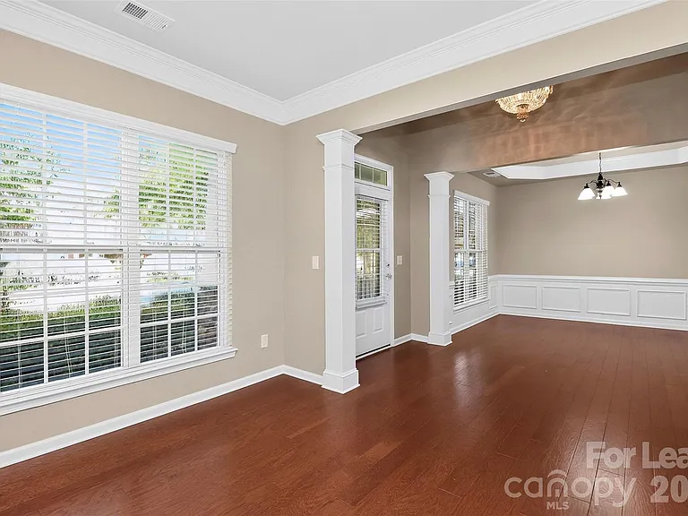 10229 Blairbeth St — Photo 4