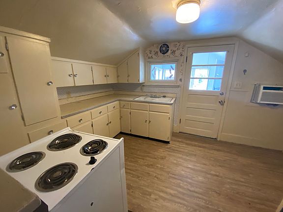 5th image of 414 N 9th St APT C