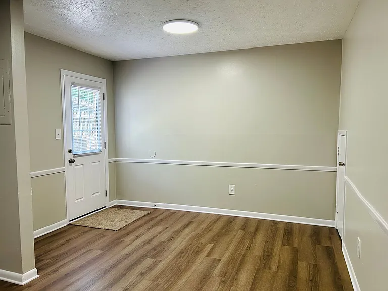 513 Toombs St — Photo 11
