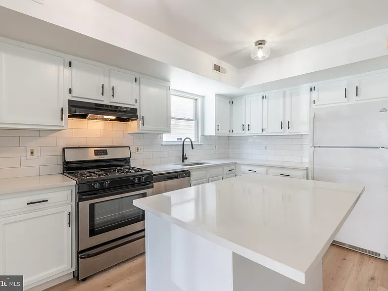 1330 N Hancock St — Photo 14