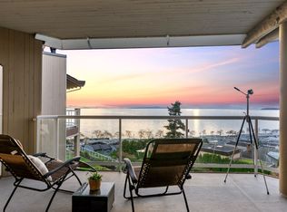 15025 Victoria Ave #402, White Rock, BC V4B1G2