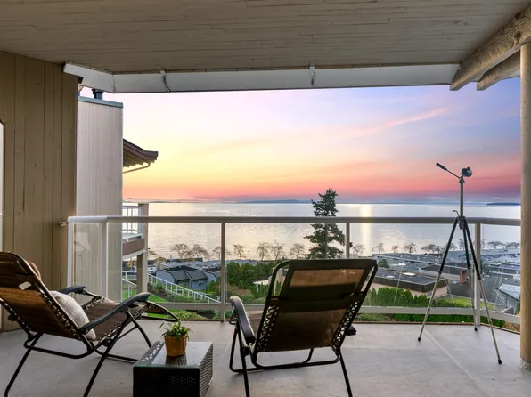 15025 Victoria Ave #402, White Rock, BC V4B 1G2