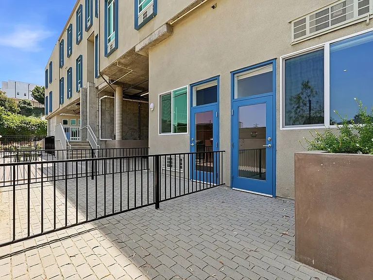 Step Designer Studio Community Living — Photo 205