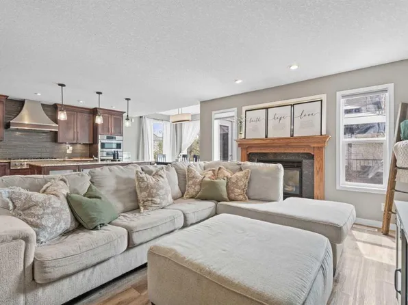 31 N Brightondale Close SE, Calgary, AB T2Z 4M6