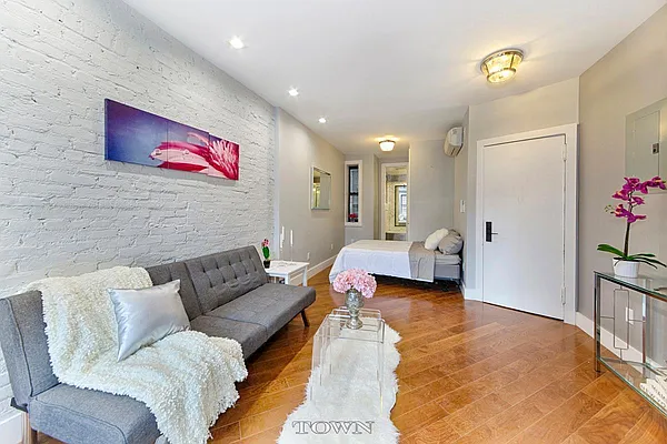 Rented by Town Residential | media 9