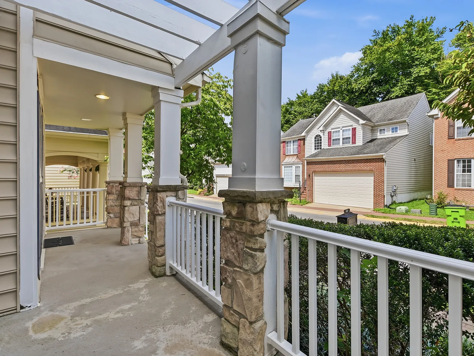 4 bed, 3.5 bath, 3150 sqft, $3,990 — Photo 3