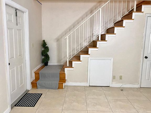 5th image of 2705 NE 9th Ave APT 211