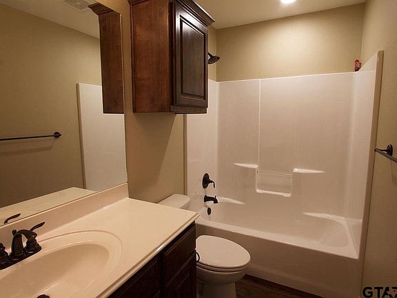 4th image of 312 Princess Pl