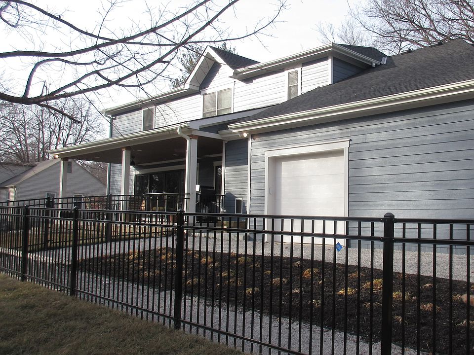 2nd image of 3233 W 81st St