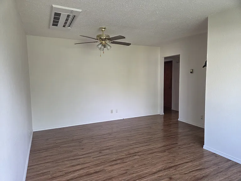 130 S Main St — Photo 7