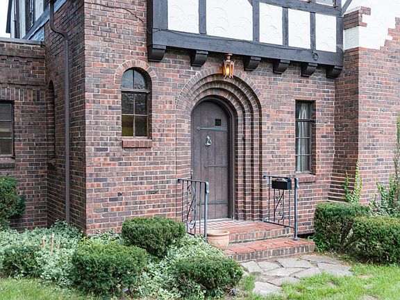 4th image of 203 Orchard Ave