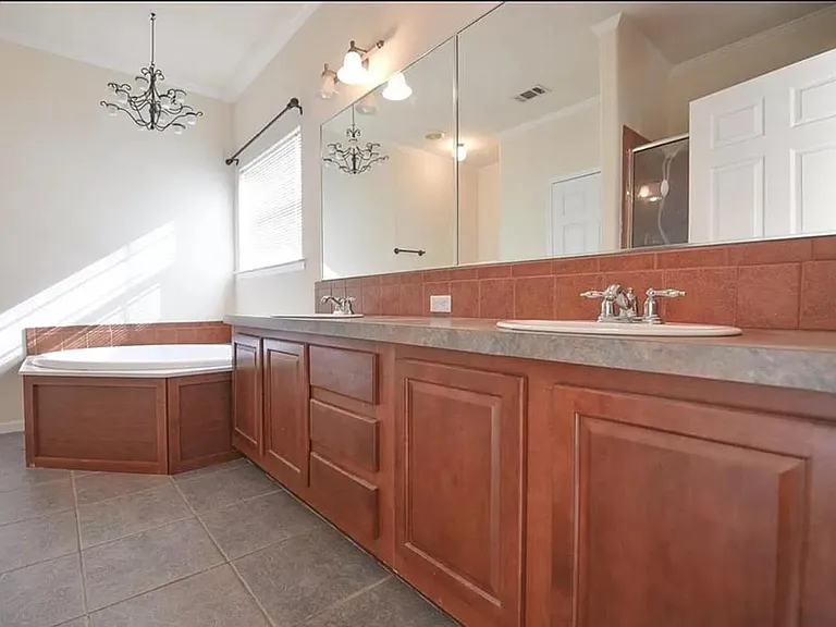 101 Nathan Ln — Photo 10