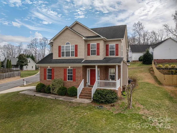 5032 Meadow Woods Dr, Lowell, NC 28098