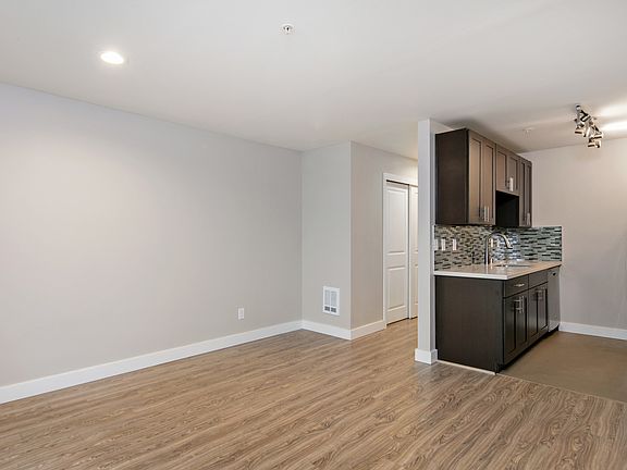 3rd image of 2557 14th Ave W APT 403