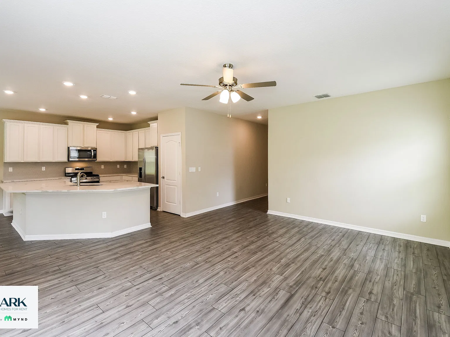 3 bed, 2.0 bath, 1719 sqft, $2,525 — Photo 4