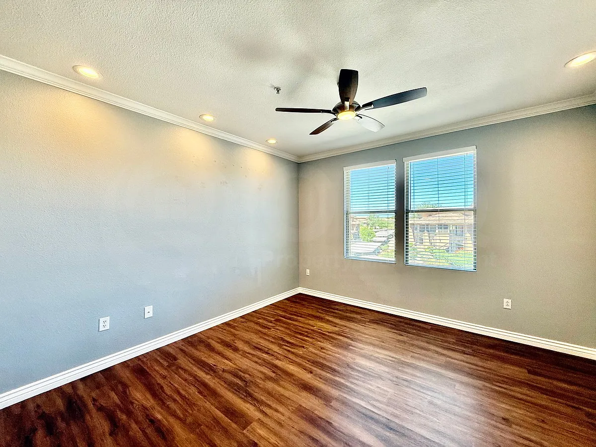 2 bed, 2.0 bath, 1104 sqft, $1,900 — Photo 2